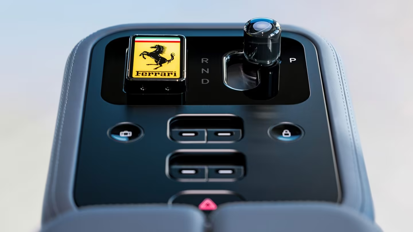 Ferrari Luce приборная панель изображение 4