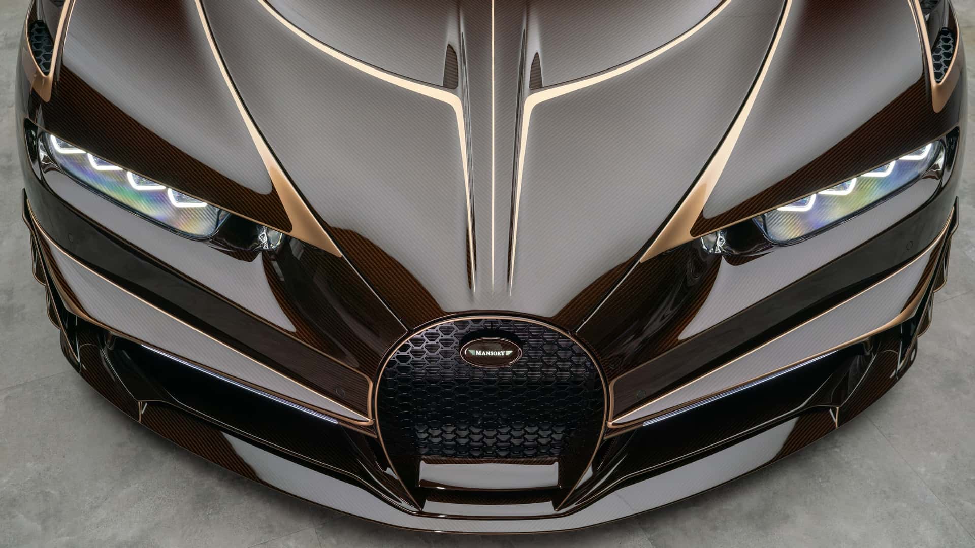 Вид збоку на Mansory Vivere