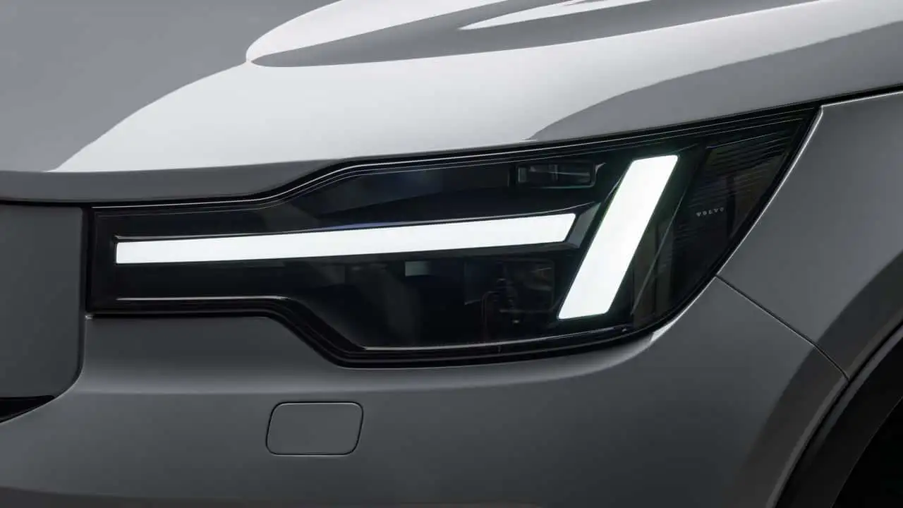 Передній бампер Volvo EX40