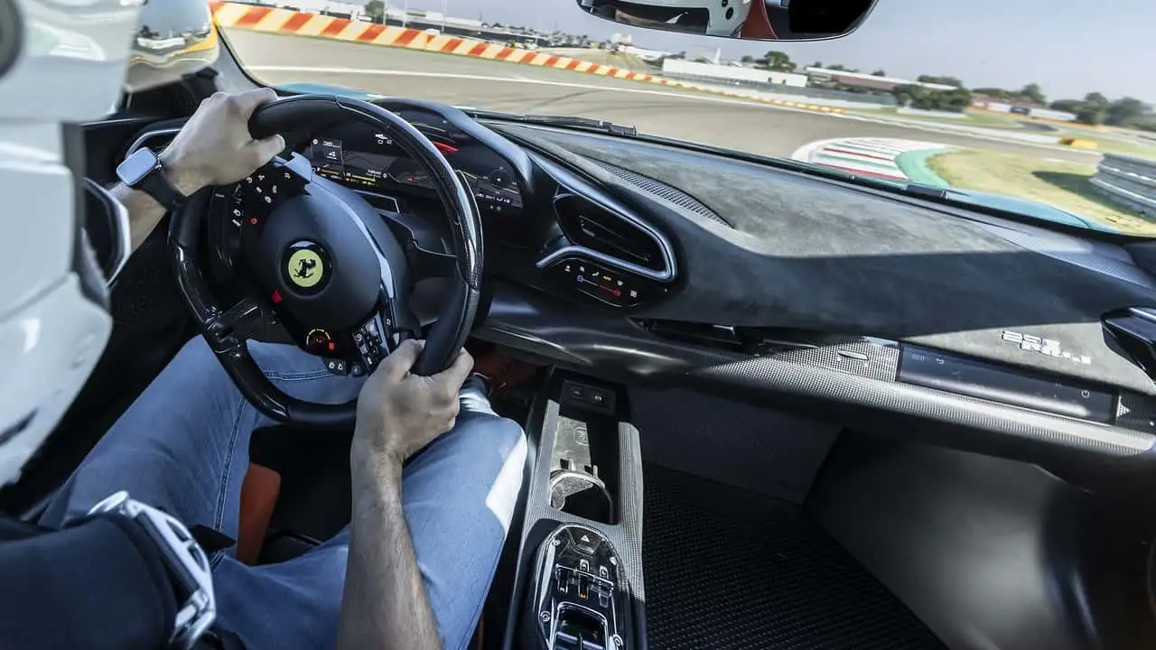 Ferrari 296 Challenge на треку