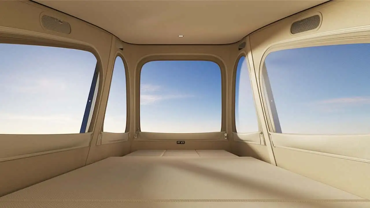 Автомобиль Xiaomi SkyNomad на природе с подъемной крышей