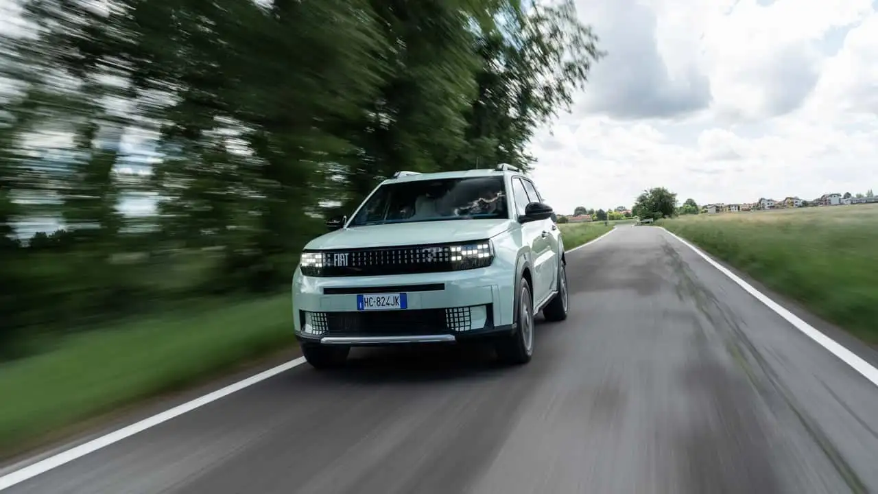Фронтальний вигляд Fiat Pandina Hybrid
