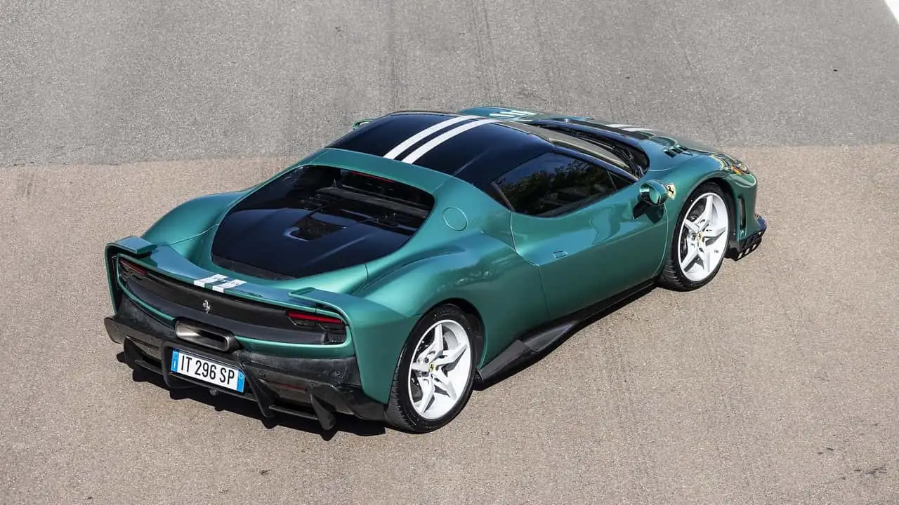 Спортивні лінії Ferrari 296 Challenge Stradale