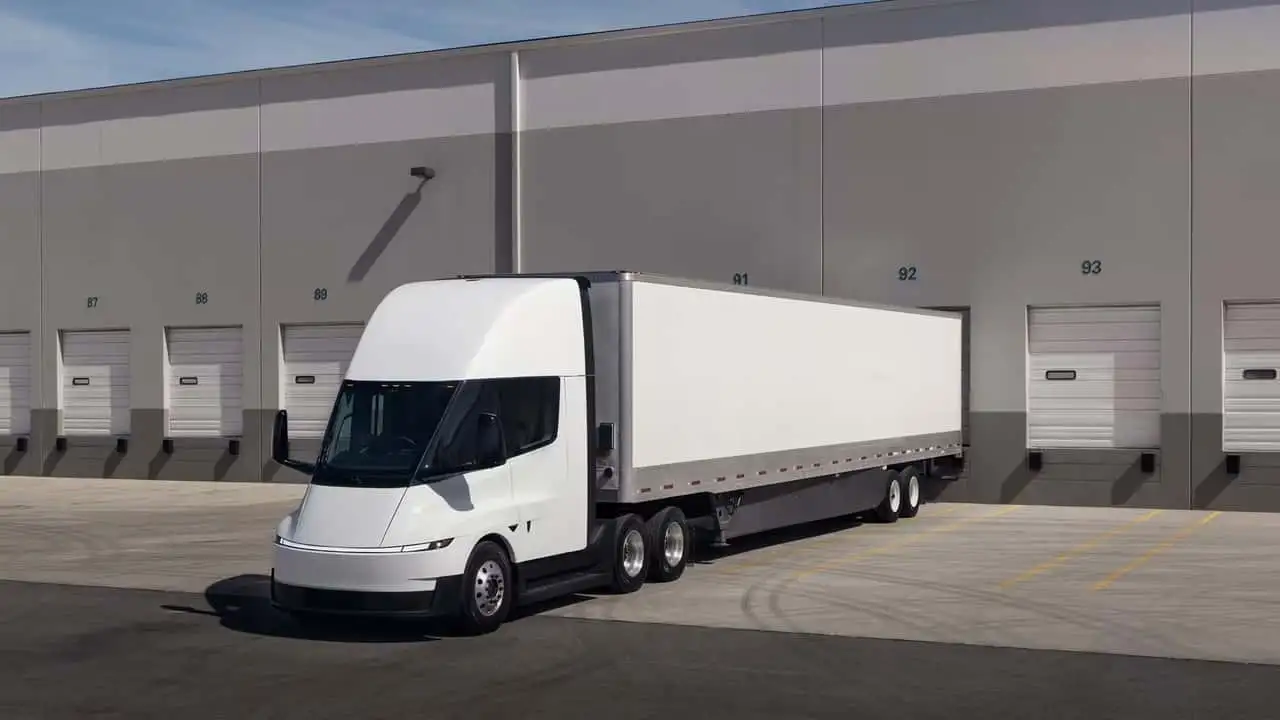 Tesla Semi ззаду