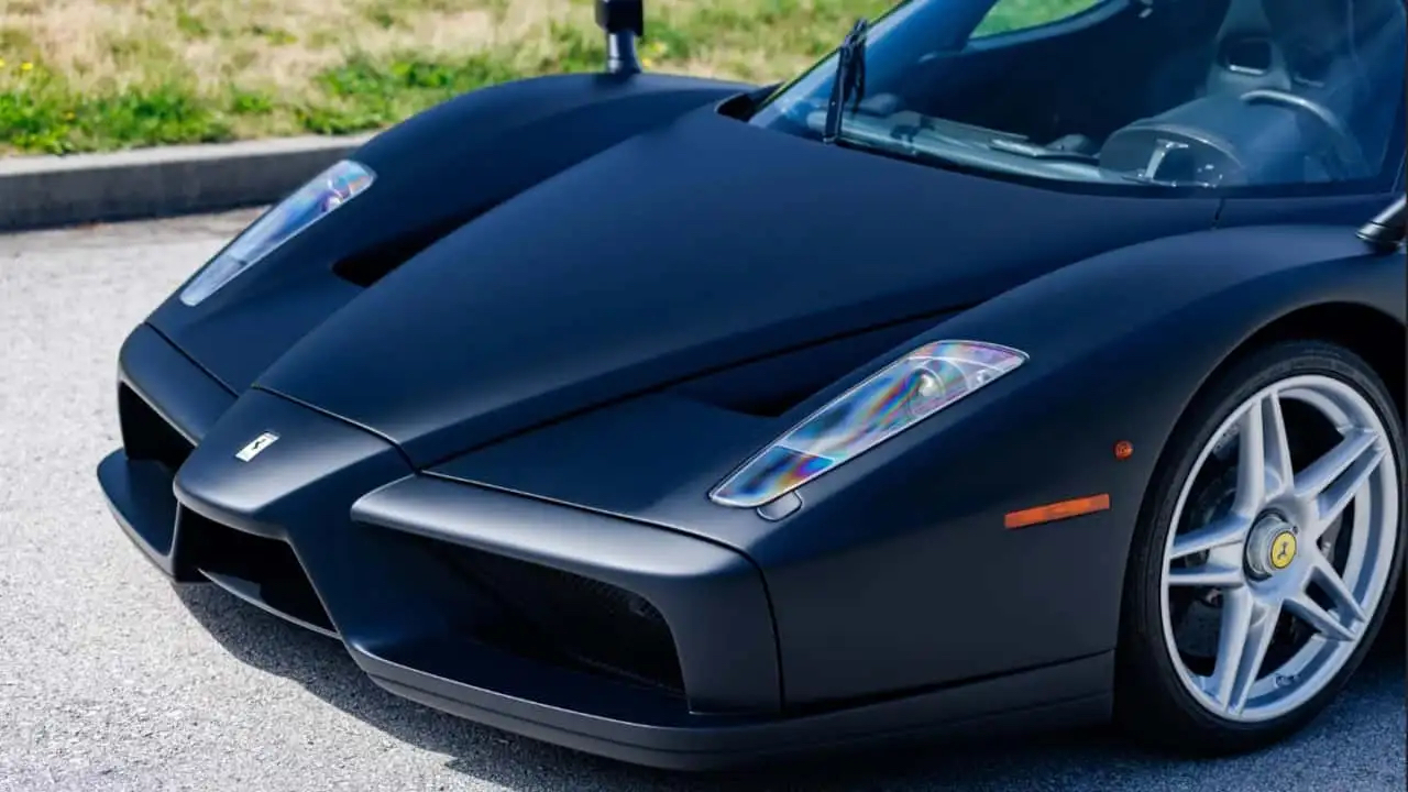 Ferrari Enzo матовий вид уночі