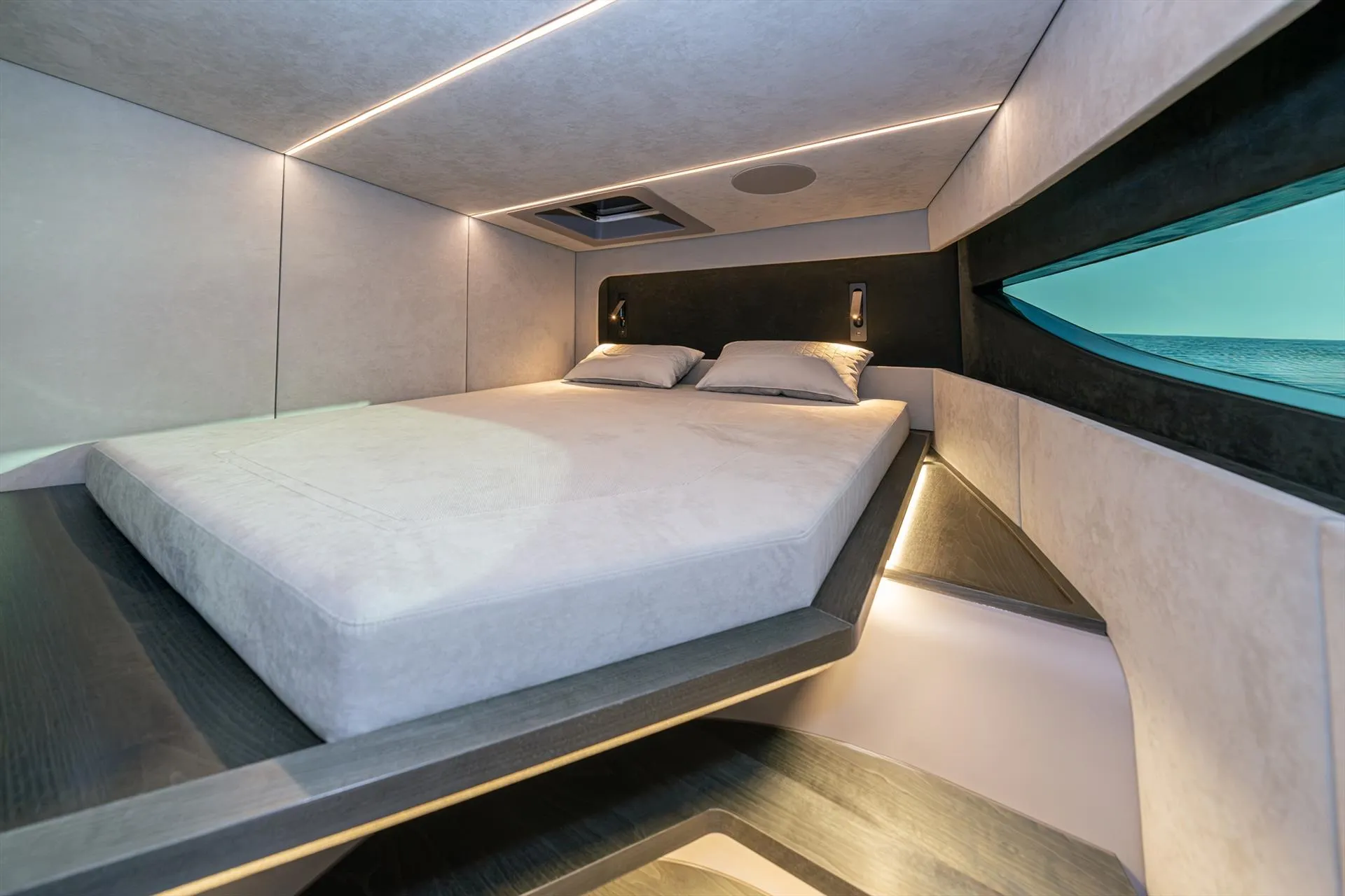 Вид з корми на Brabus Ultima 55