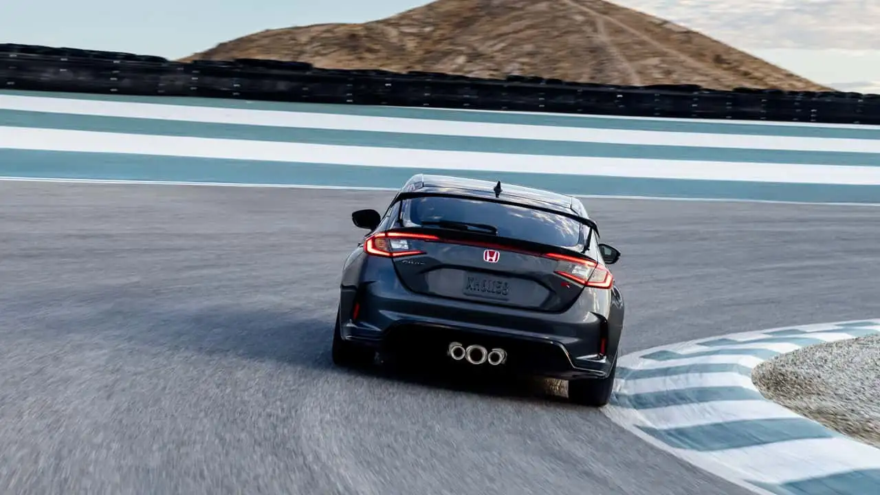 Вид на салон обновленного Civic Type R