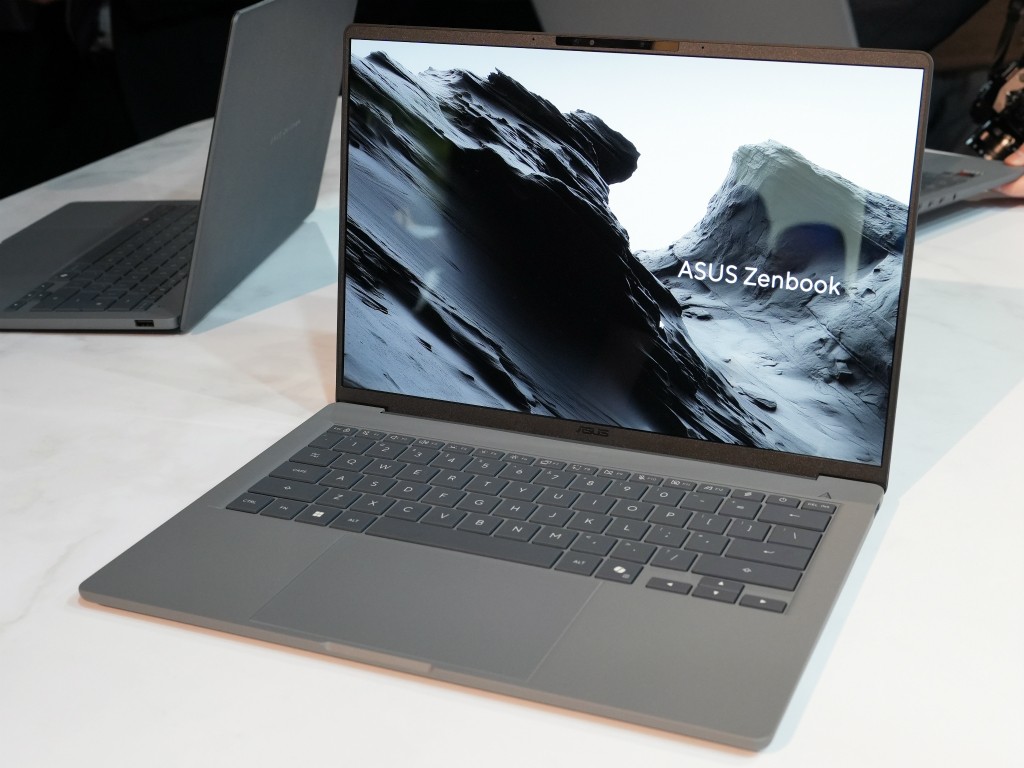 Asus Zenbook Sora 14 з дисплеєм