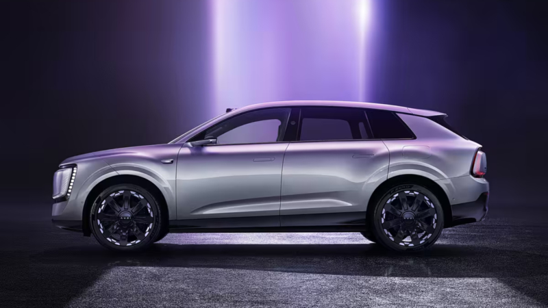 Задній вид Audi E7X на холодних тестах