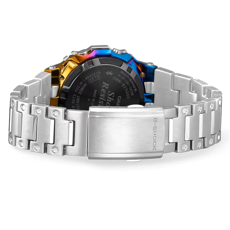 Часы Casio G-Shock GMW-BZ5000RC-1 на нержавеющем браслете