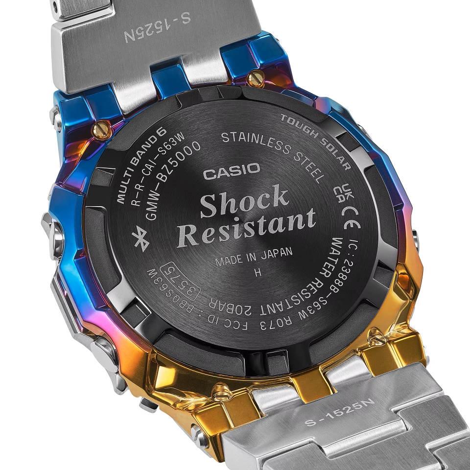 Уникальный оттенок Casio G-Shock GMW-BZ5000RC-1 в различных световых условиях