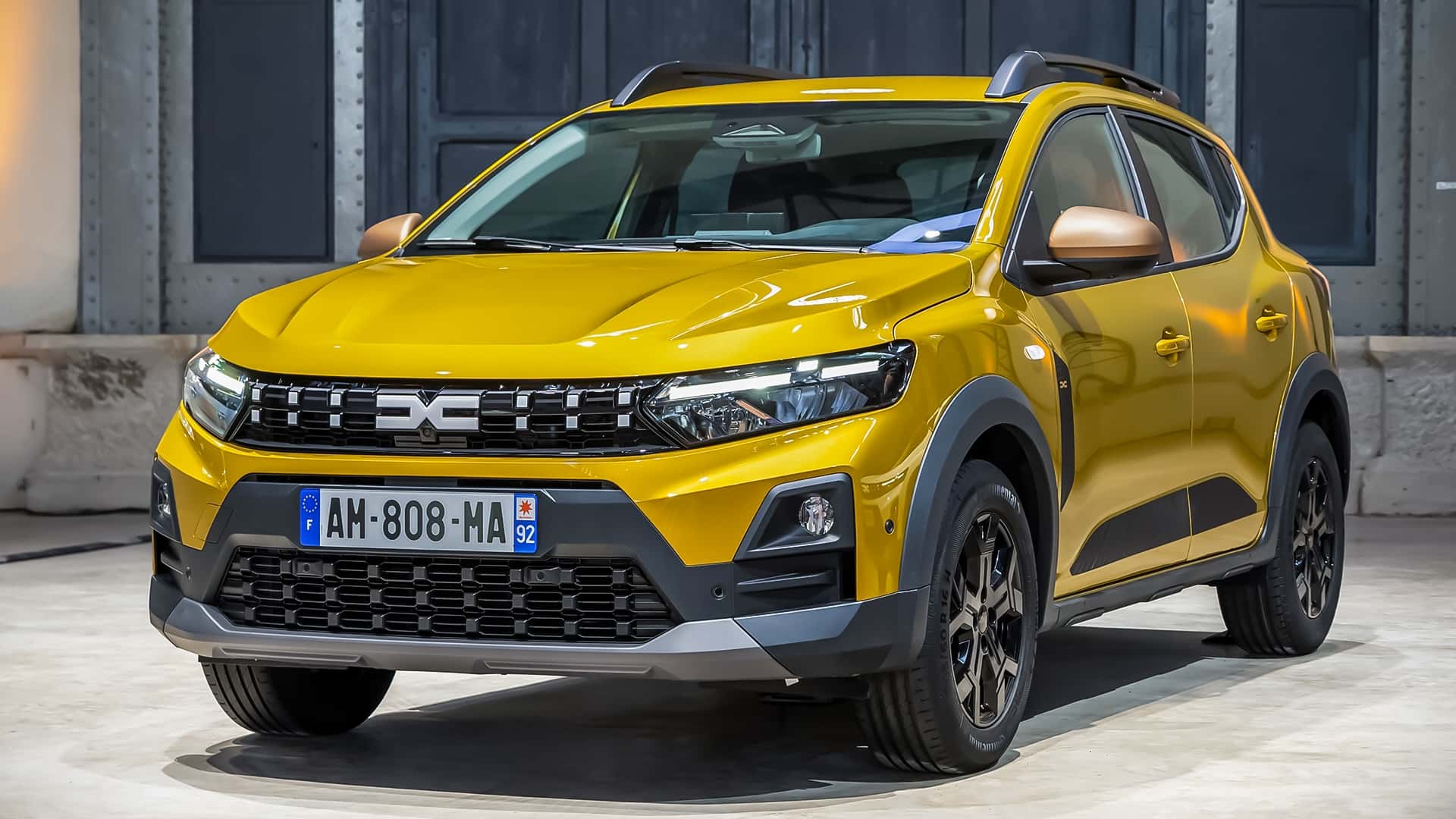 Dacia Sandero Stepway Hybrid 2026 вид ззаду
