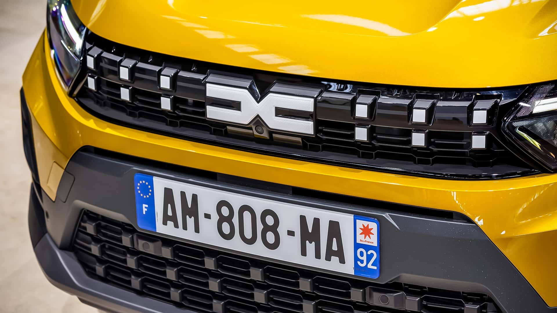Dacia Sandero Stepway Hybrid 2026 внутрішній інтер'єр