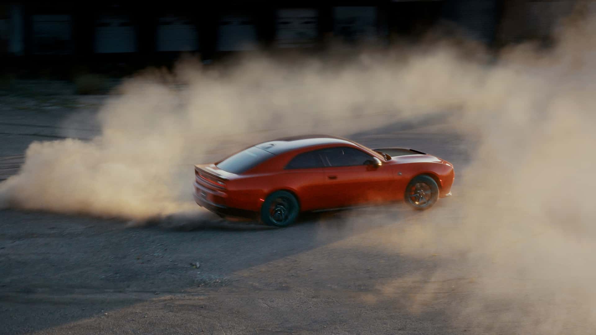 Новый Dodge Charger на улочках