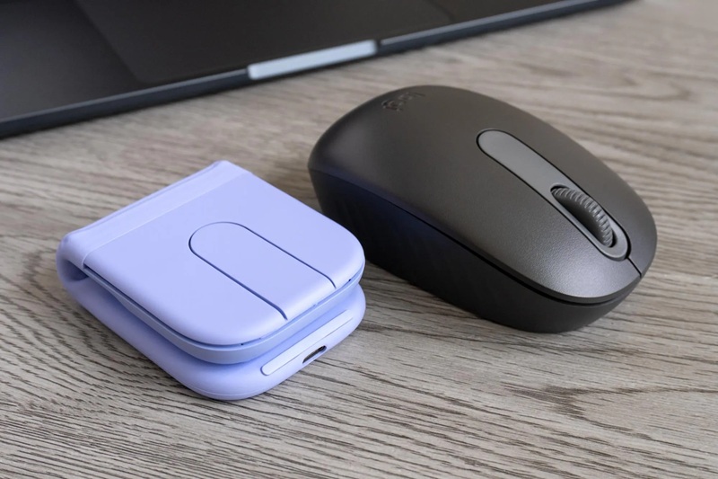 Розкладена Logitech Mobi Fold з сенсорною панеллю