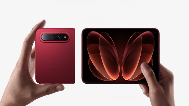 The Xiaomi 18 Fold's mid-fold design sits between a clamshell and a full book-style foldable.