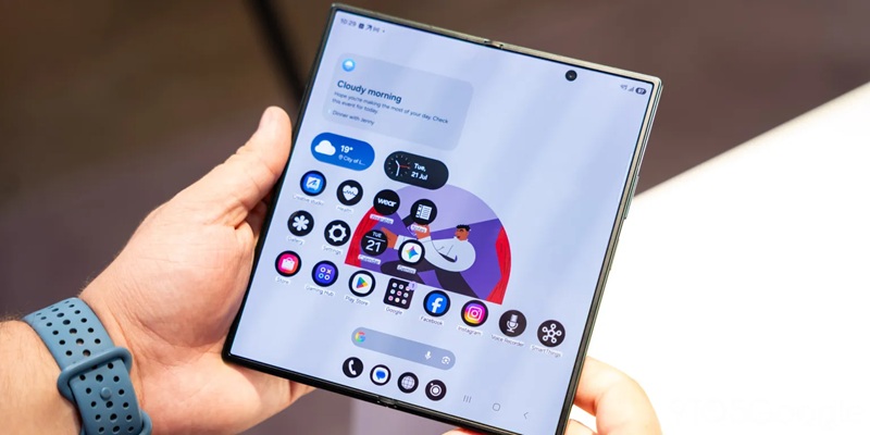 The Galaxy Z Fold 8 Ultra keeps the tall 3:2 form factor familiar to Z Fold loyalists.