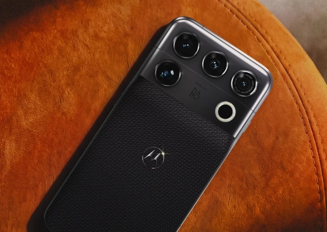 The Signature 27's asymmetric camera layout draws on Motorola's Droid Razr heritage.
