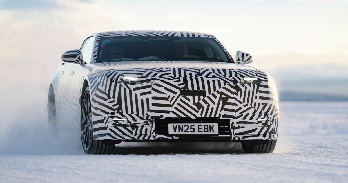 Jaguar GT на льоду