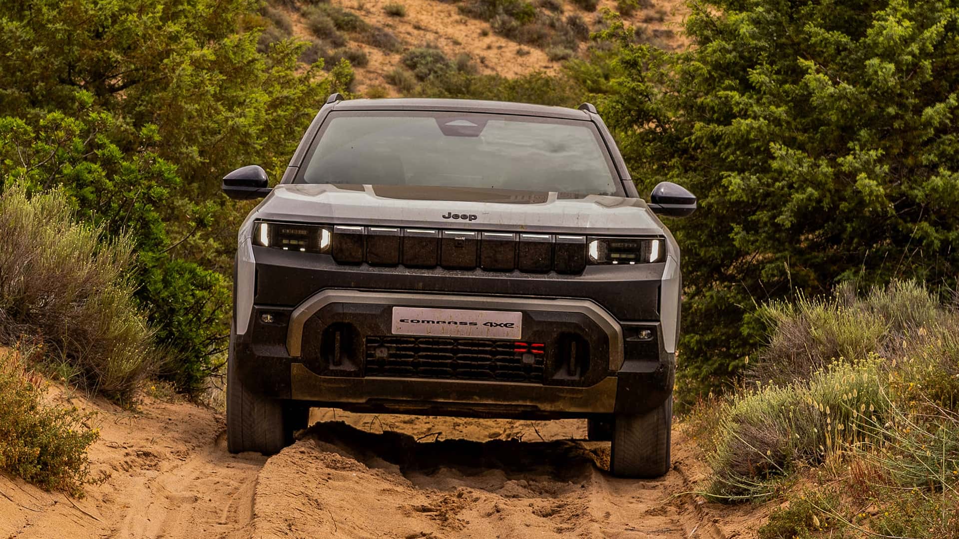 Jeep Compass 4xe 2026 - вигідний профіль