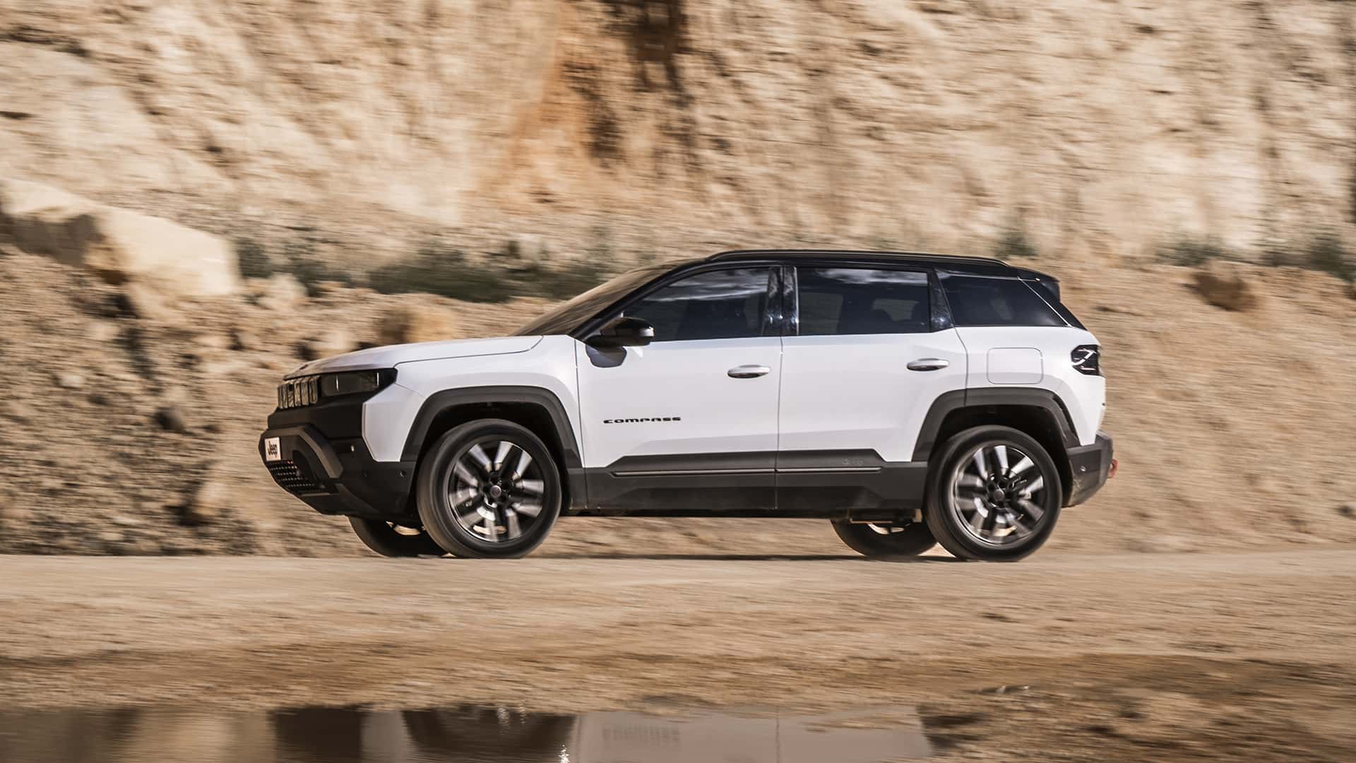 Jeep Compass 4xe 2026 - напостях передній стиль