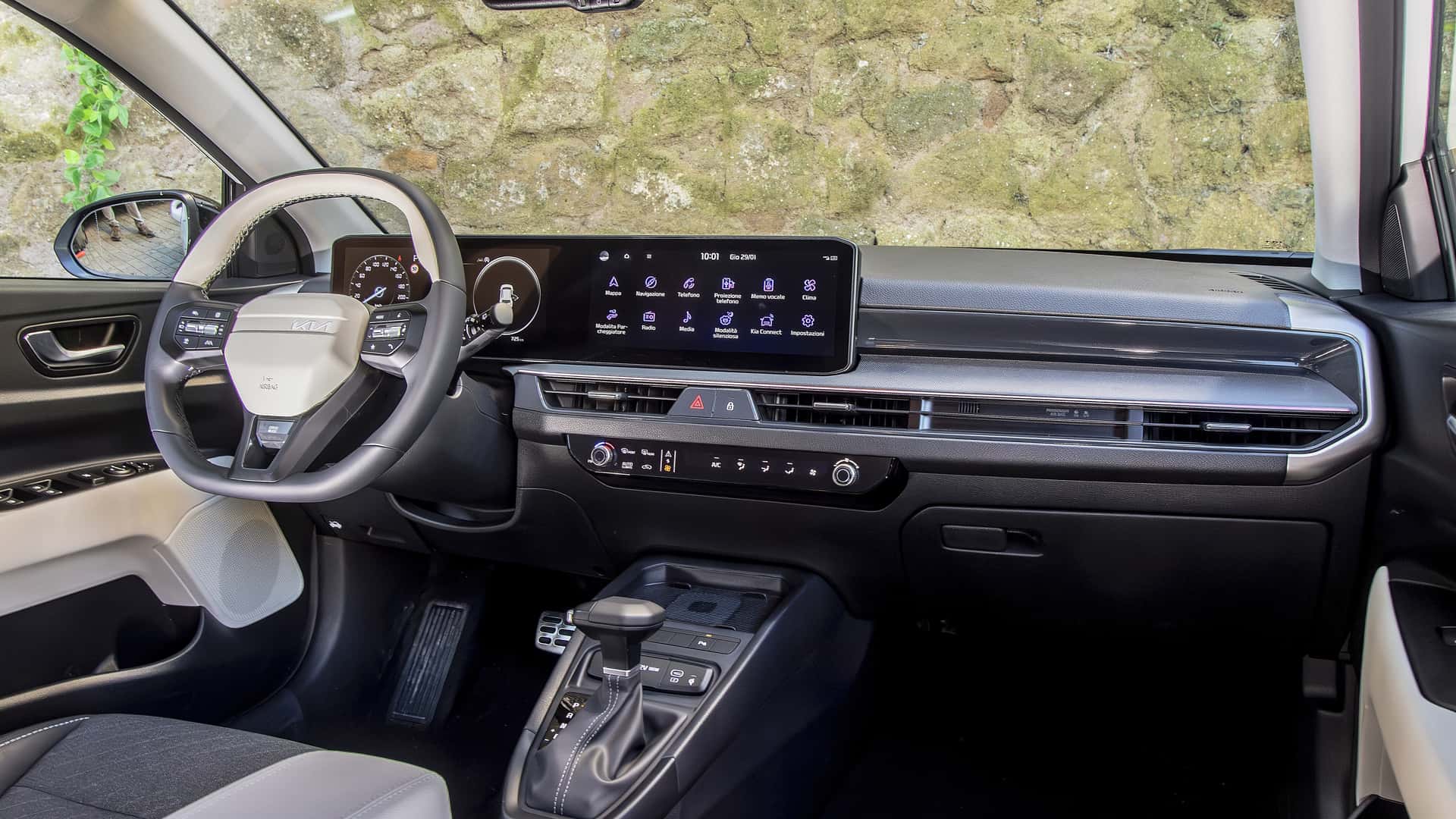 Интерьер Kia Stonic 2026 - фото 15