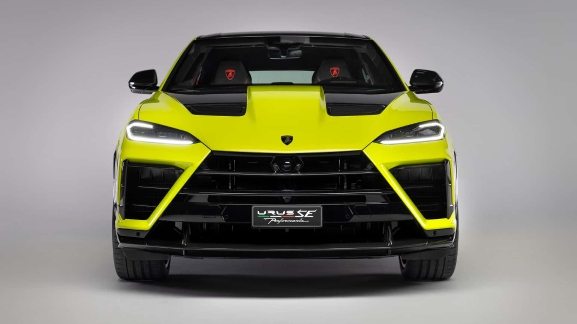 Lamborghini Urus SE Performante вид спереди