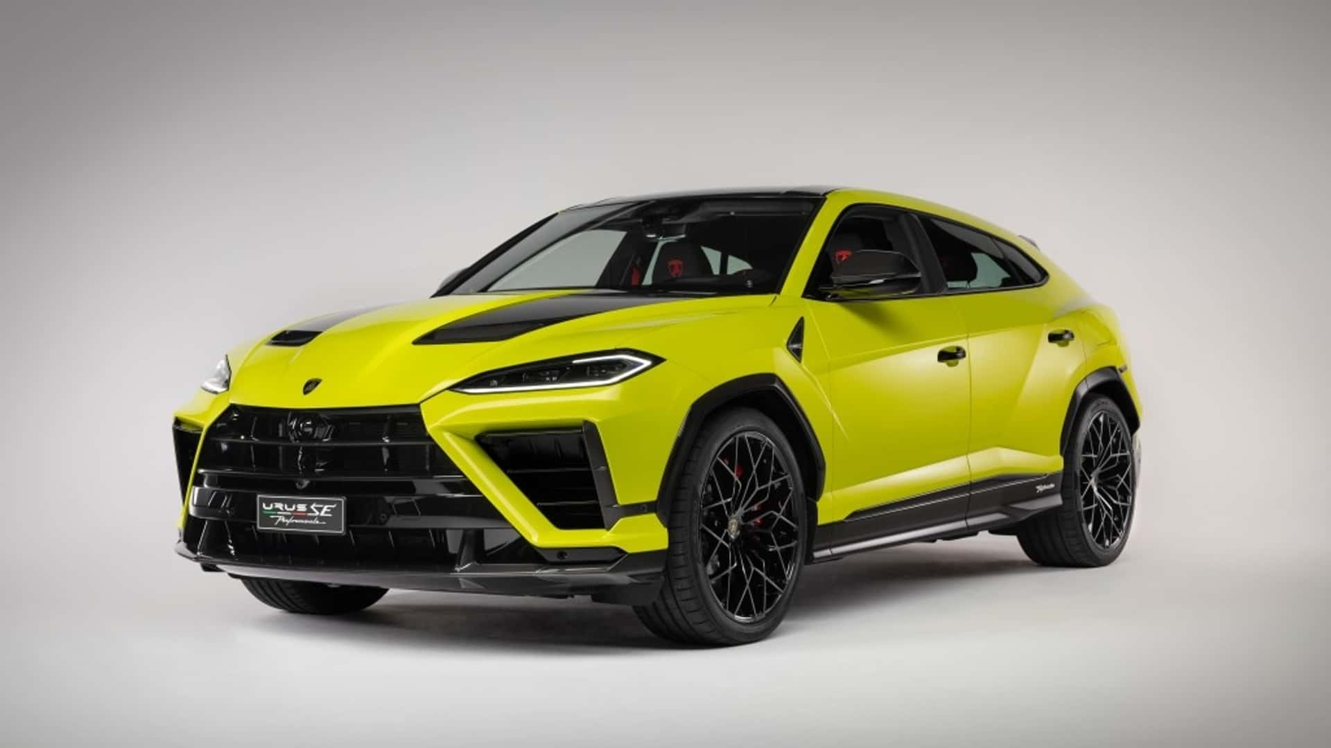 Lamborghini Urus SE Performante панель приборов