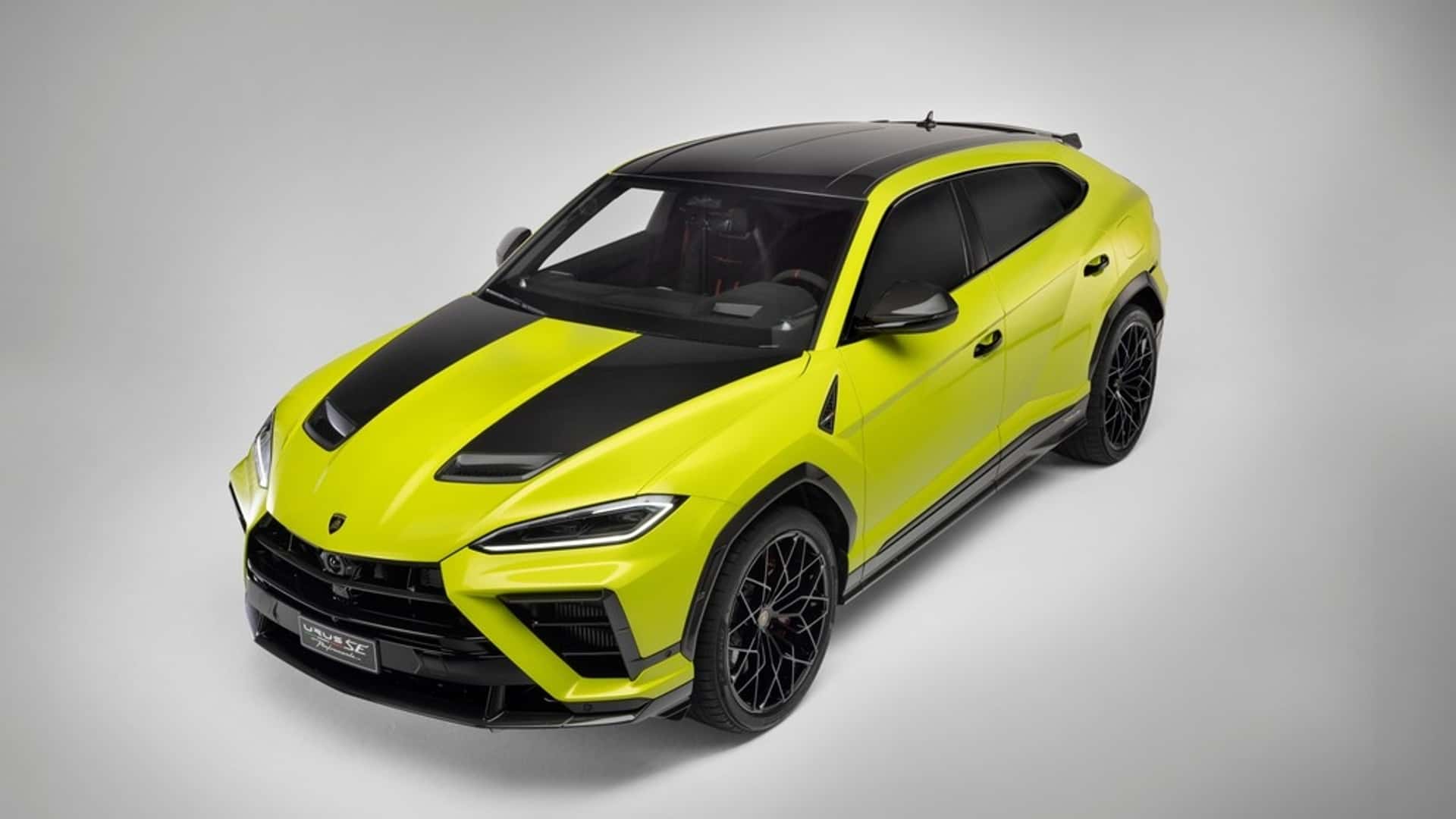 Lamborghini Urus SE Performante двигатель и подкапотное пространство