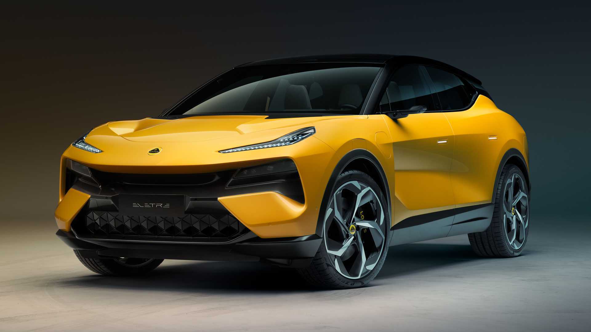 Вид збоку кросовера Lotus Eletre