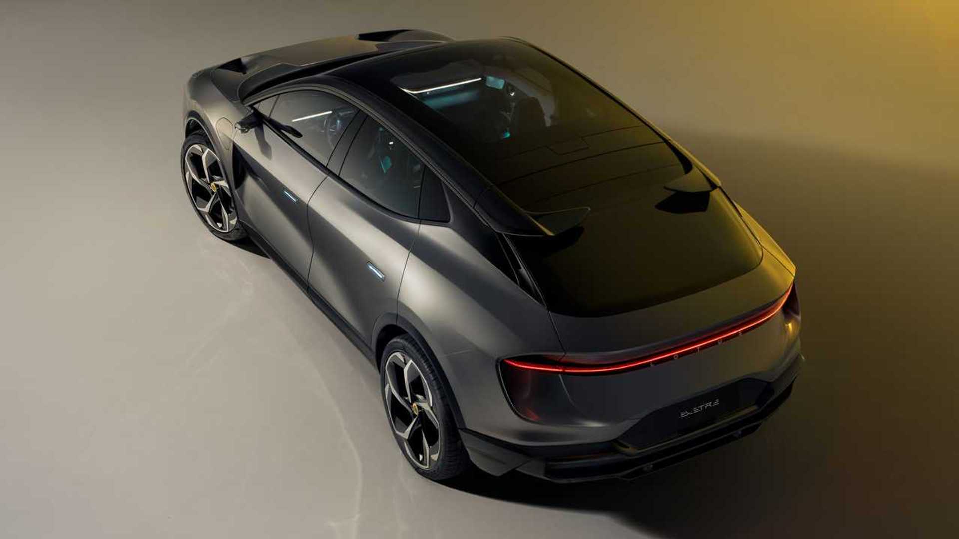 Високий кут ззаду на Lotus Eletre