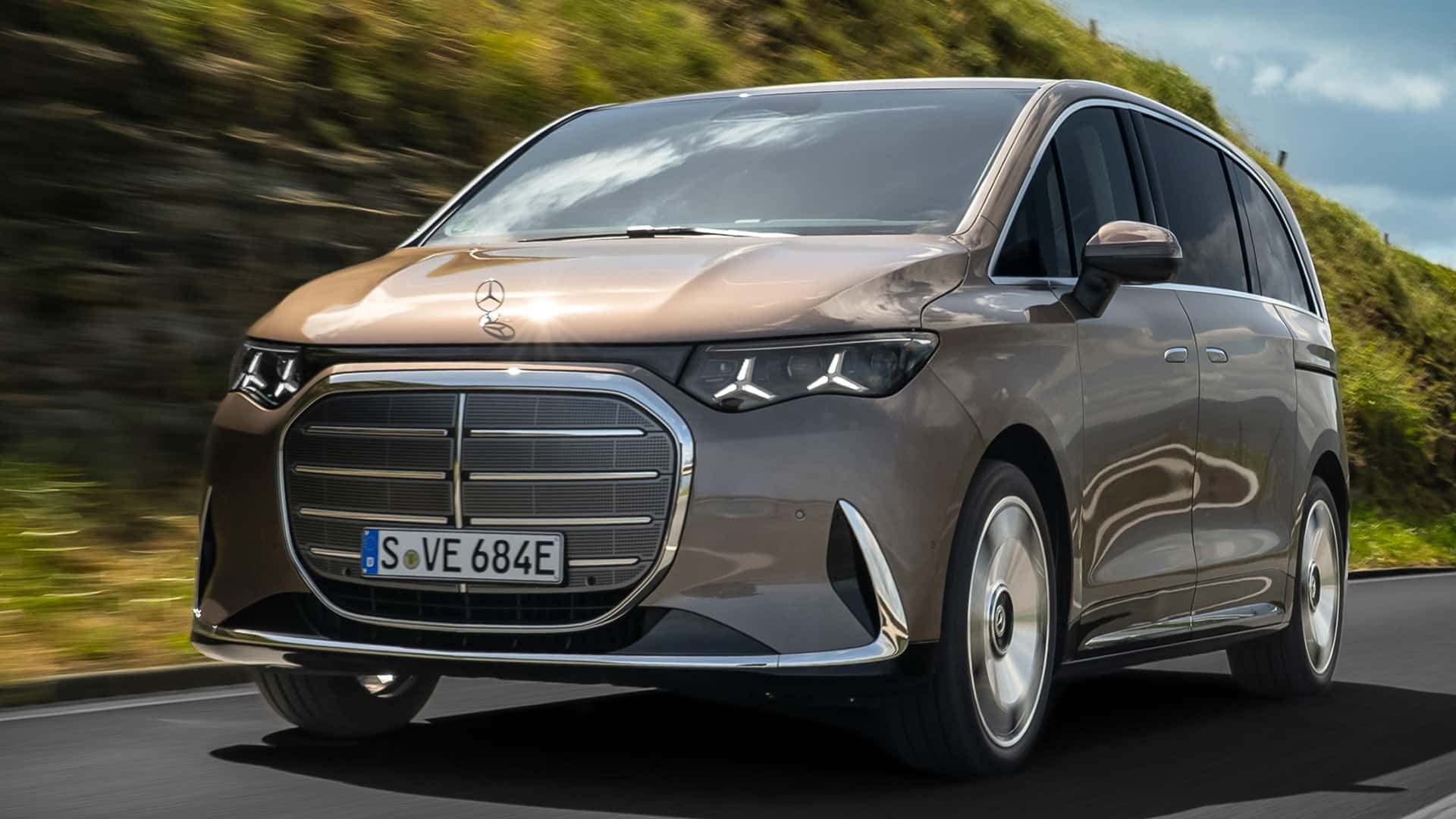 Mercedes VLE 300, вид спереди