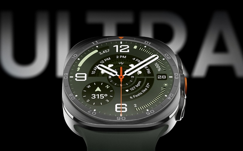 La Galaxy Watch Ultra 2 et son boîtier titanium de 47 mm avec le bouton Quick Button orange signature.