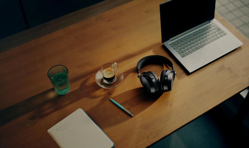 Sennheiser Momentum 5 Black Driver Mood Shots