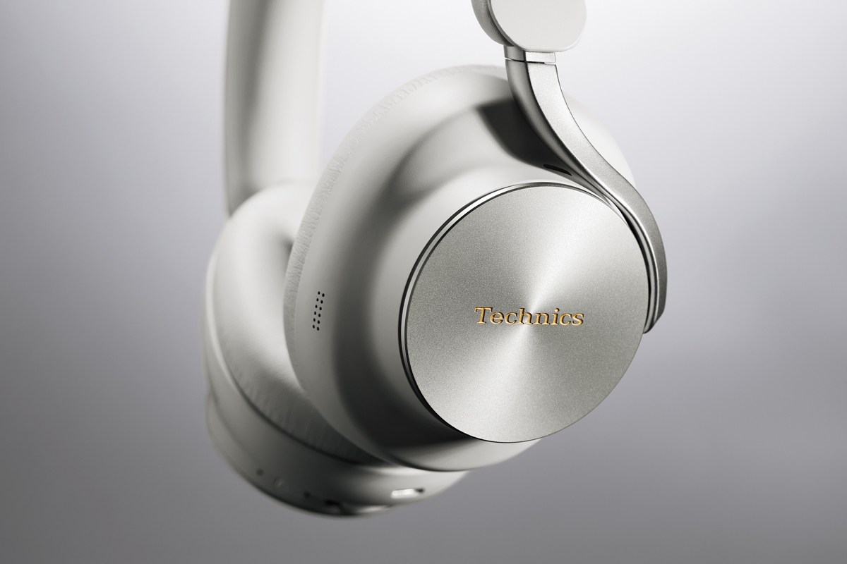  Дві сторони навушників Technics EAH-A1000