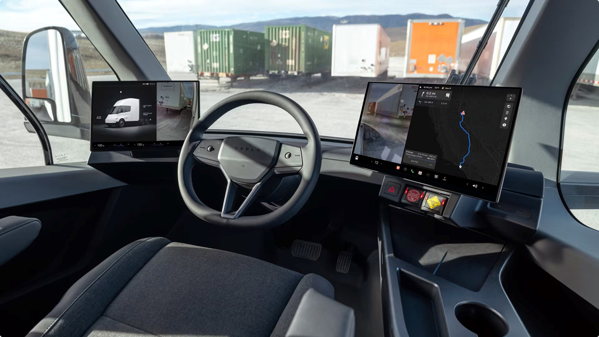 Кабіна вантажівки Tesla Semi