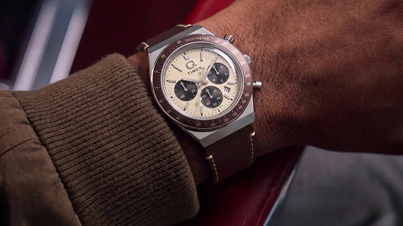 Timex Q Chronograph модель з крижаним блакитним циферблатом