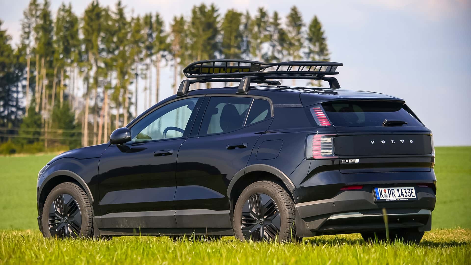 Деталі переднього бампера Volvo EX30