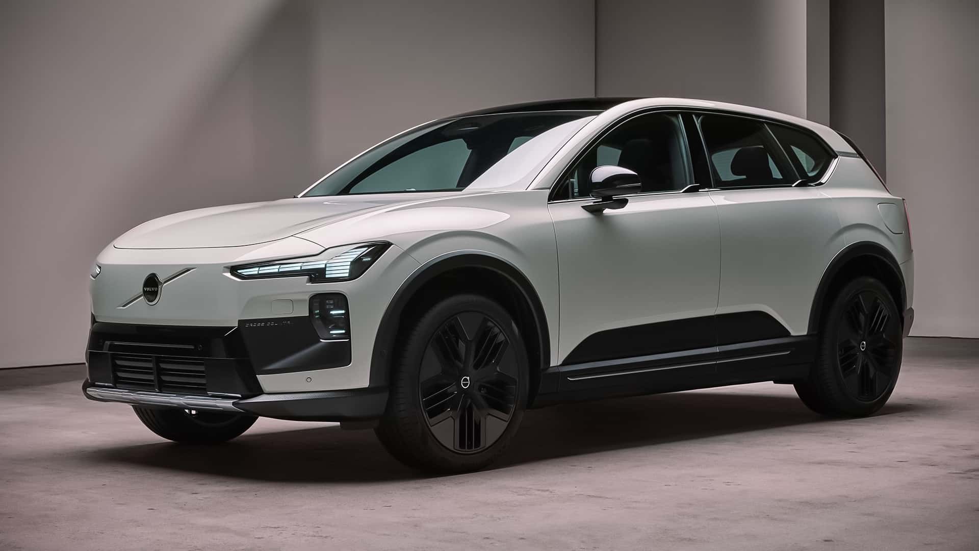 Вид з висоти на Volvo EX60 Cross Country